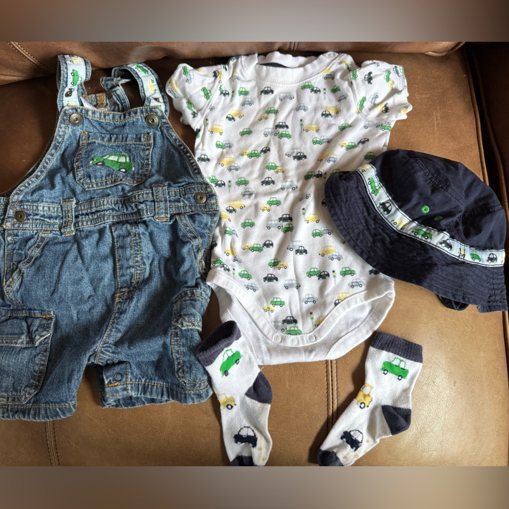 Gymboree Baby Boys Denim Shorts overalls, onesie, matching hat and socks w/cars